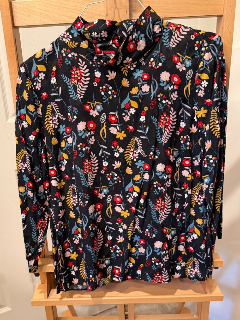 Boden Like New Viscose Mock-Neck Blouse US10 Floral on Navy